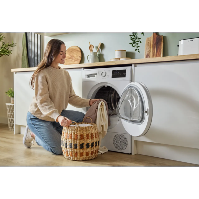 Bosch WTH85226GB Series 4 8Kg Heat Pump Tumble Dryer - White