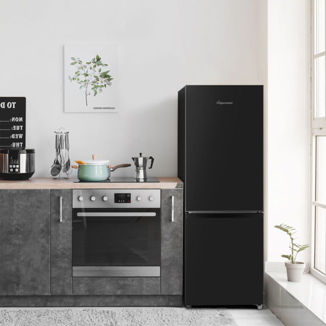 Fridgemaster MC50165EB Compact 143cm High 60/40 Fridge Freezer - Black 